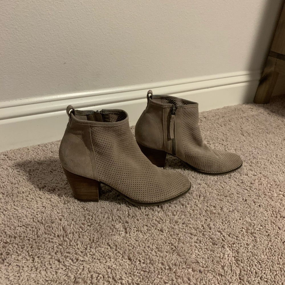 Dolce Vita ankle booties size 9